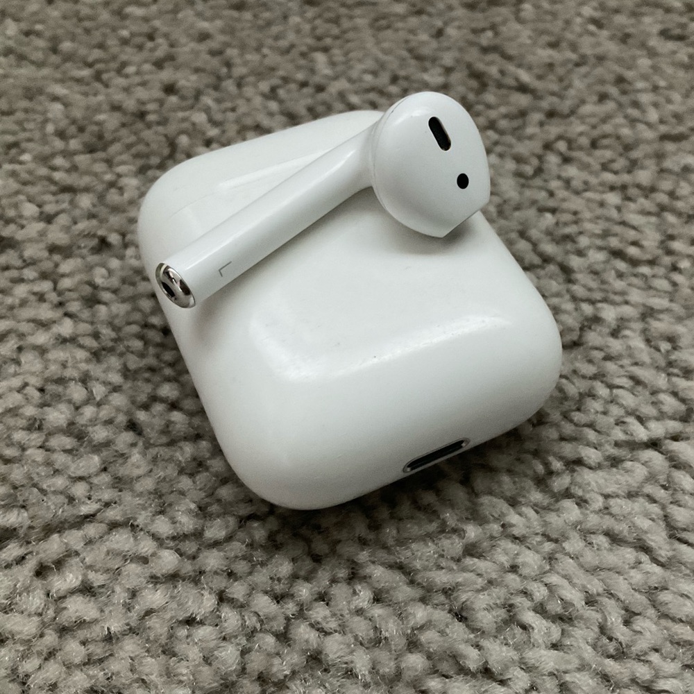 Apple AirPods Wired Charging Case + Left Ear Piece